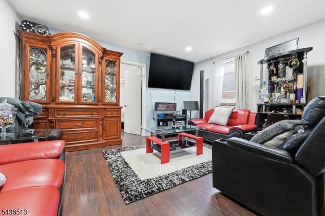 32 Martin Luther King Jr B, Newark City, NJ 07104
