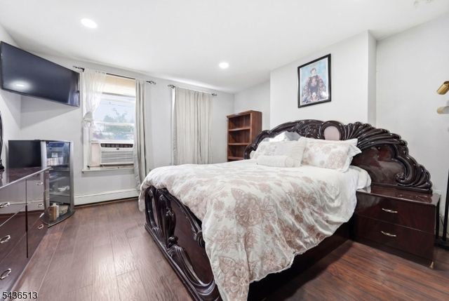 32 Martin Luther King Jr B, Newark City, NJ 07104