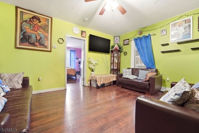 32 Martin Luther King Jr B, Newark City, NJ 07104
