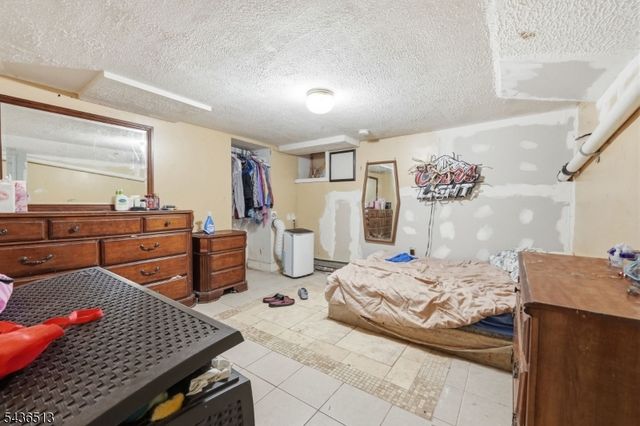 32 Martin Luther King Jr B, Newark City, NJ 07104