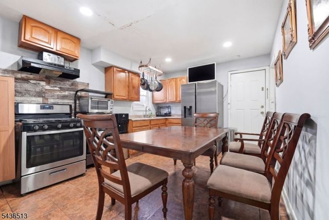 32 Martin Luther King Jr B, Newark City, NJ 07104