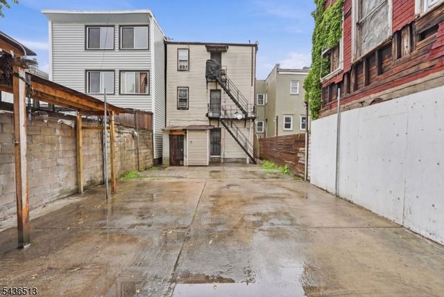 32 Martin Luther King Jr B, Newark City, NJ 07104
