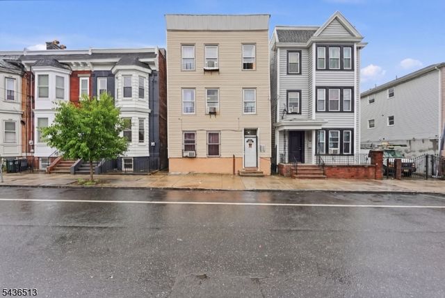 32 Martin Luther King Jr B, Newark City, NJ 07104