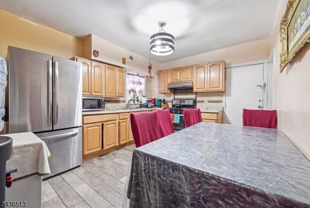 32 Martin Luther King Jr B, Newark City, NJ 07104