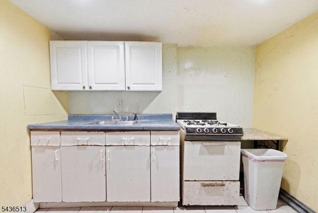 32 Martin Luther King Jr B, Newark City, NJ 07104