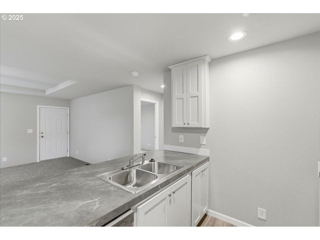 20815 WALNUT St, Aurora, OR 97002