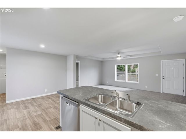 20815 WALNUT St, Aurora, OR 97002