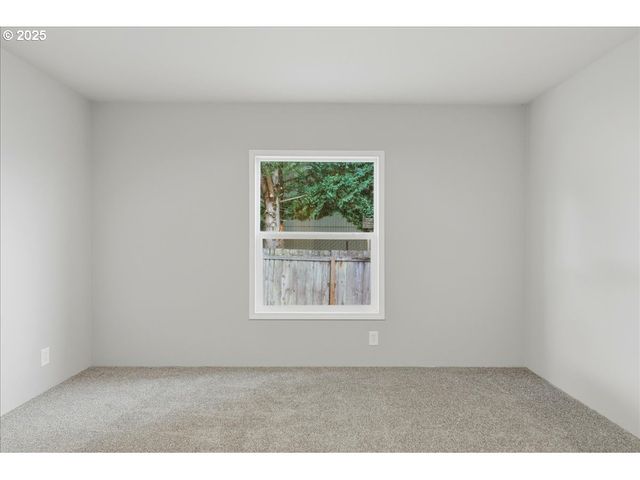 20815 WALNUT St, Aurora, OR 97002