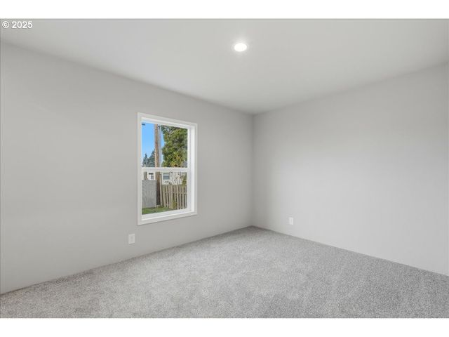 20815 WALNUT St, Aurora, OR 97002