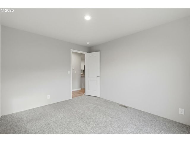 20815 WALNUT St, Aurora, OR 97002