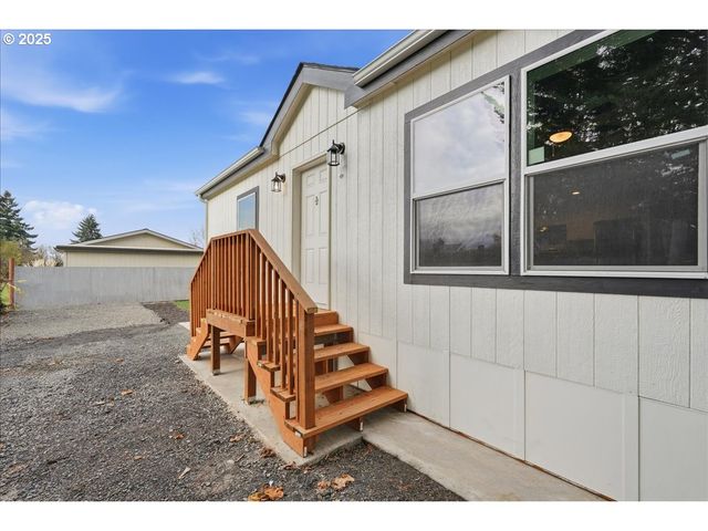 20815 WALNUT St, Aurora, OR 97002