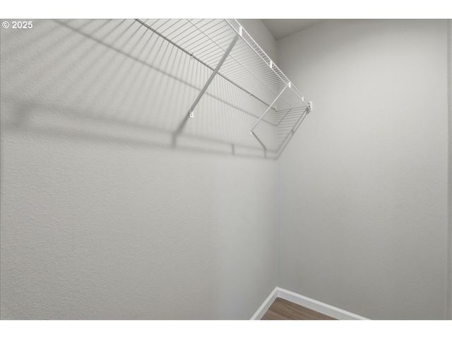 20815 WALNUT St, Aurora, OR 97002