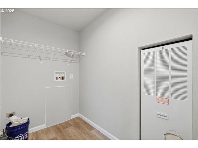 20815 WALNUT St, Aurora, OR 97002