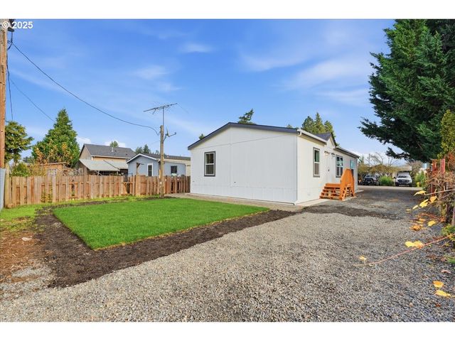 20815 WALNUT St, Aurora, OR 97002
