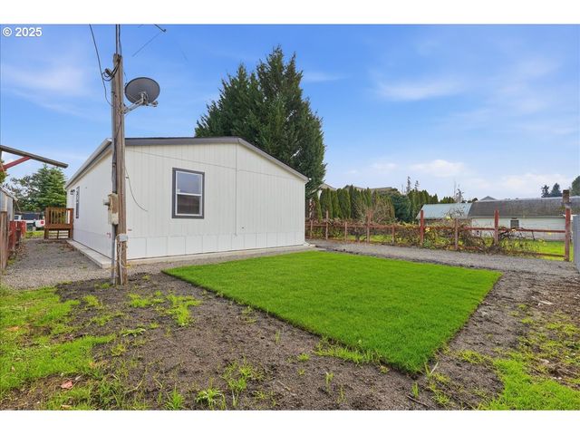 20815 WALNUT St, Aurora, OR 97002
