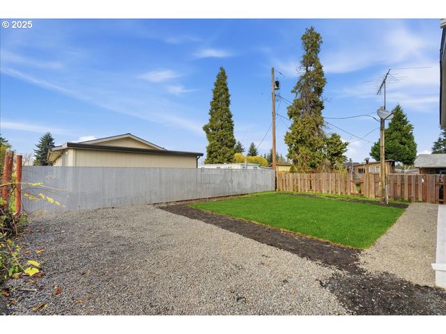 20815 WALNUT St, Aurora, OR 97002