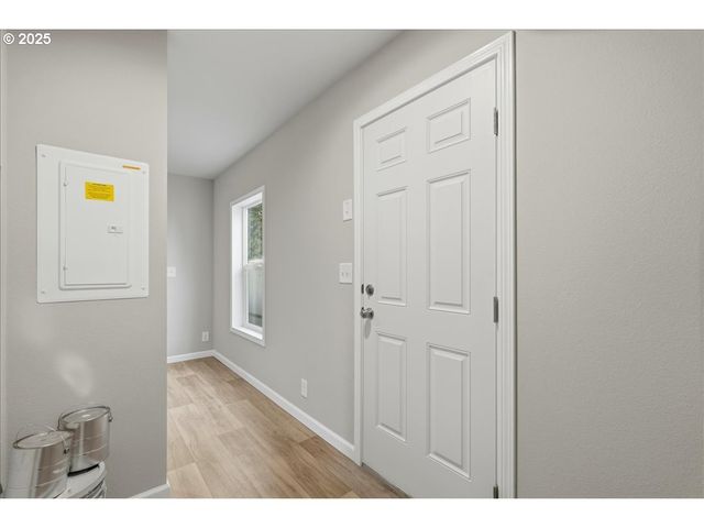 20815 WALNUT St, Aurora, OR 97002