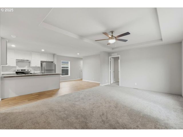 20815 WALNUT St, Aurora, OR 97002