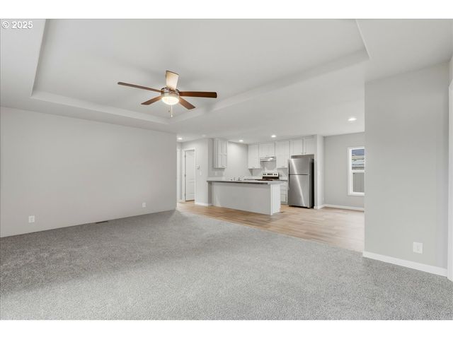 20815 WALNUT St, Aurora, OR 97002