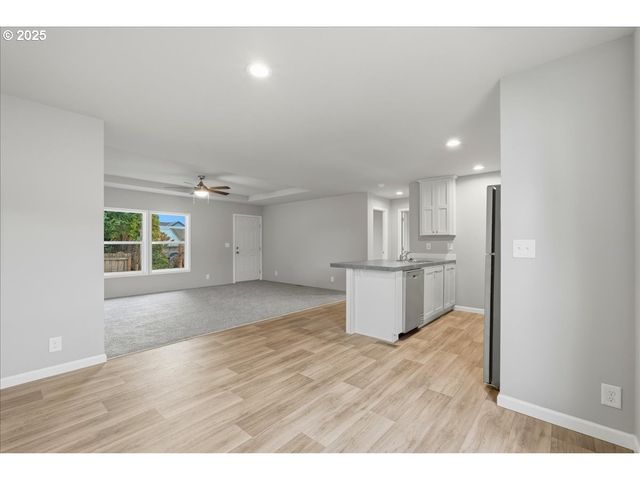 20815 WALNUT St, Aurora, OR 97002