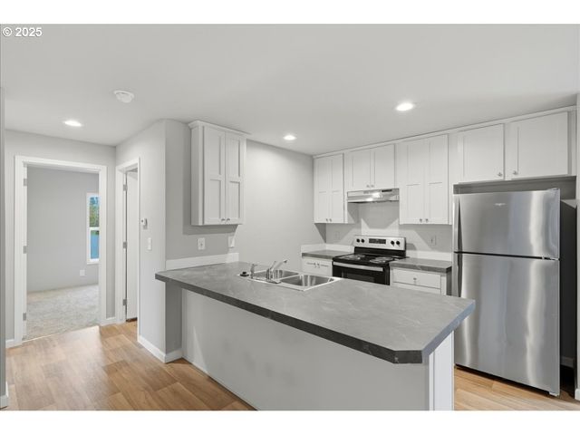 20815 WALNUT St, Aurora, OR 97002