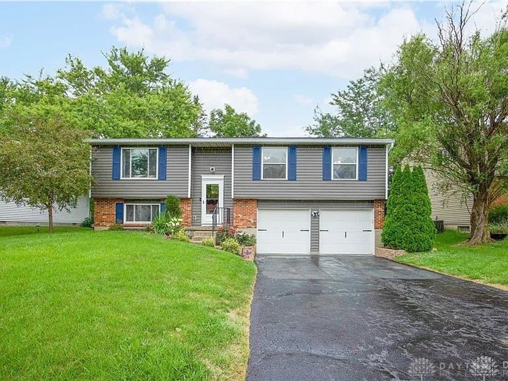 826 W Martindale Road, Englewood, OH 45322