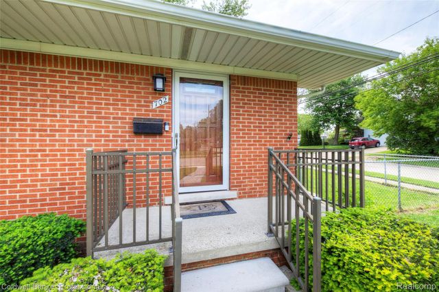 702 Woodlawn Avenue, Royal Oak, MI 48073