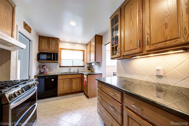 702 Woodlawn Avenue, Royal Oak, MI 48073
