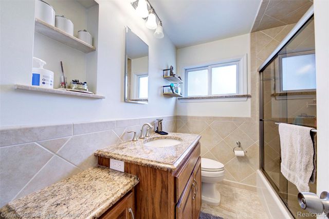 702 Woodlawn Avenue, Royal Oak, MI 48073