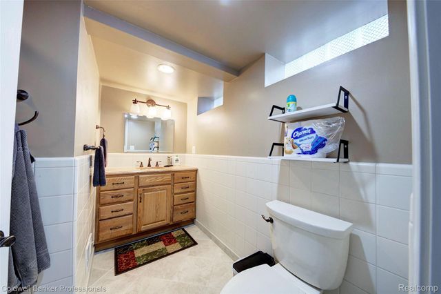 702 Woodlawn Avenue, Royal Oak, MI 48073