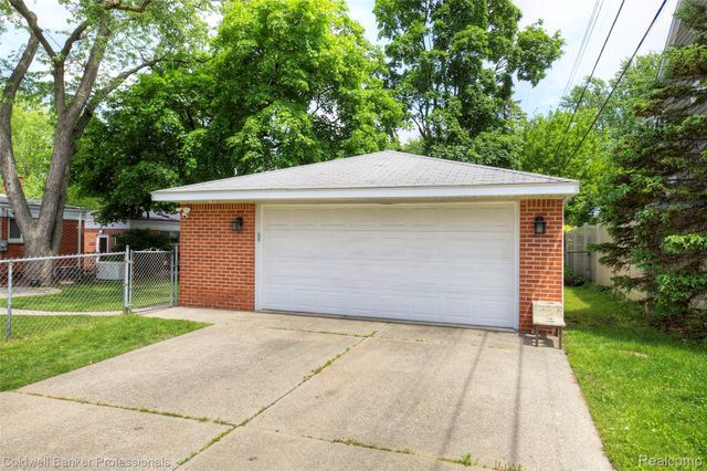 702 Woodlawn Avenue, Royal Oak, MI 48073