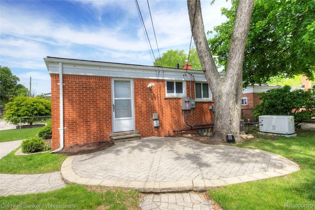 702 Woodlawn Avenue, Royal Oak, MI 48073