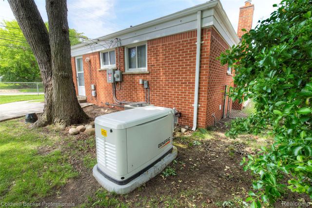 702 Woodlawn Avenue, Royal Oak, MI 48073
