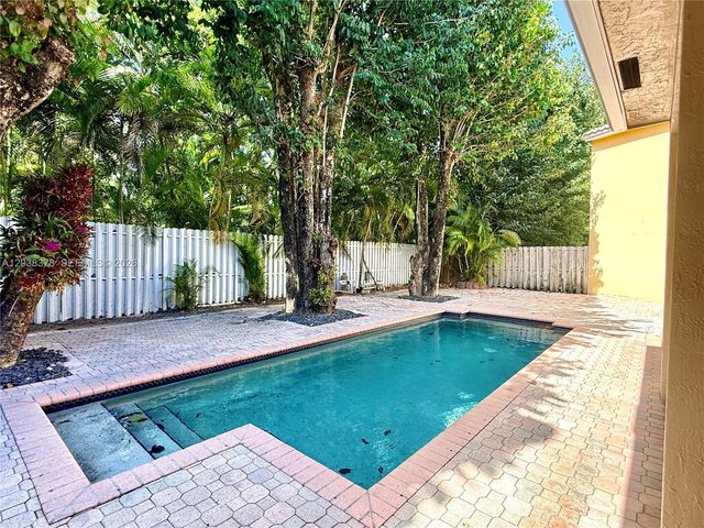 9425 NW 47th Terrace, Doral, FL 33178