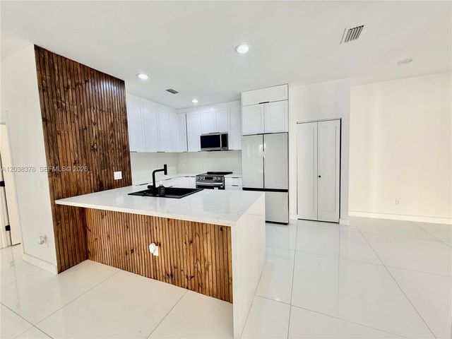 9425 NW 47th Terrace, Doral, FL 33178