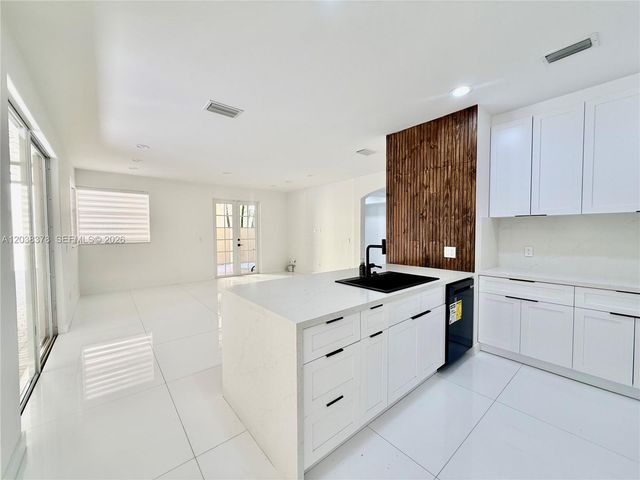 9425 NW 47th Terrace, Doral, FL 33178