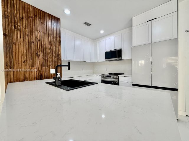 9425 NW 47th Terrace, Doral, FL 33178