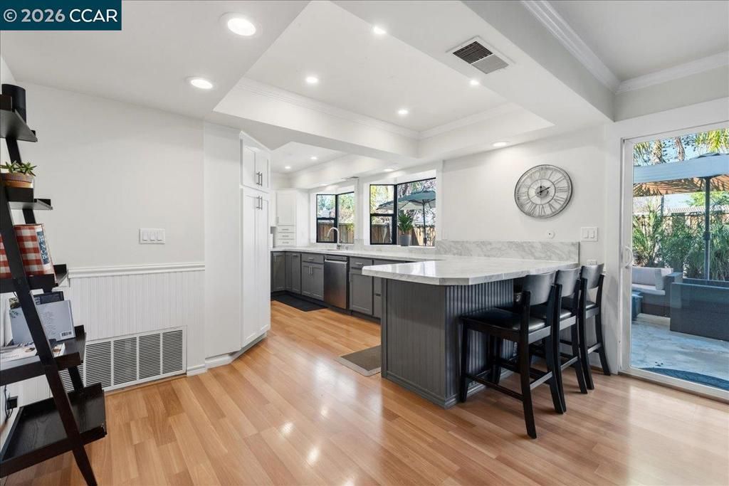 Image 15 of property listing at 10005 Foxboro Cir, San Ramon, CA 94583