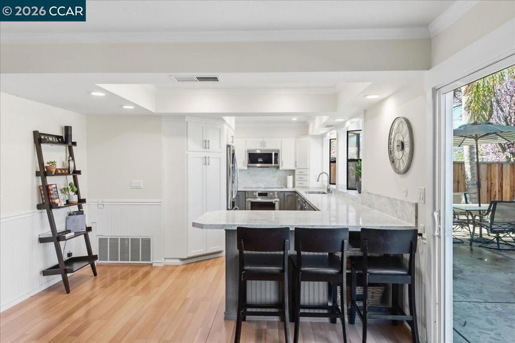 Image 16 of property listing at 10005 Foxboro Cir, San Ramon, CA 94583