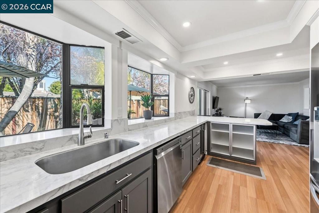 Image 18 of property listing at 10005 Foxboro Cir, San Ramon, CA 94583