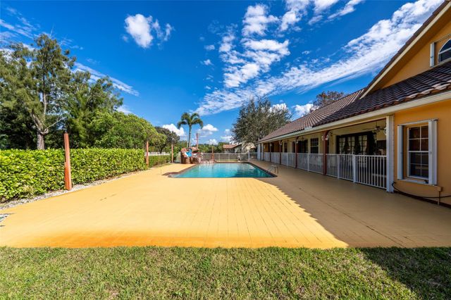 11301 SW 3rd Street, Plantation, FL 33325