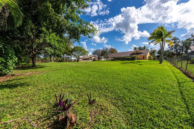 11301 SW 3rd Street, Plantation, FL 33325