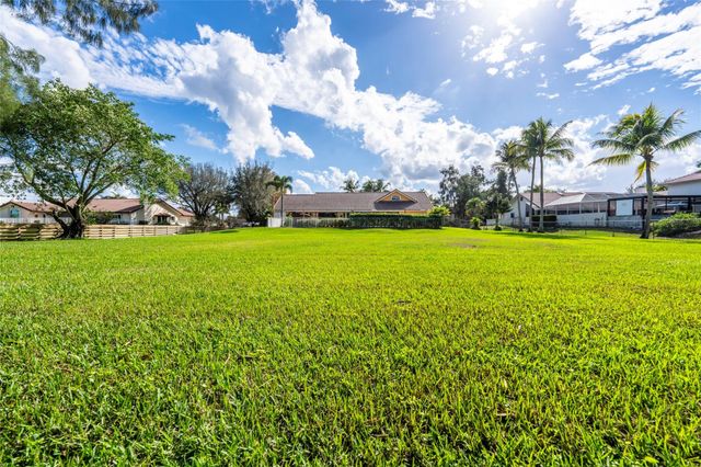 11301 SW 3rd Street, Plantation, FL 33325