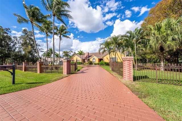 11301 SW 3rd Street, Plantation, FL 33325