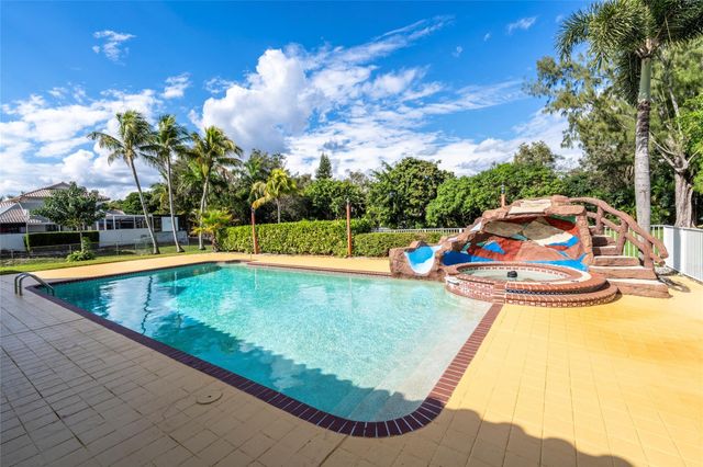 11301 SW 3rd Street, Plantation, FL 33325