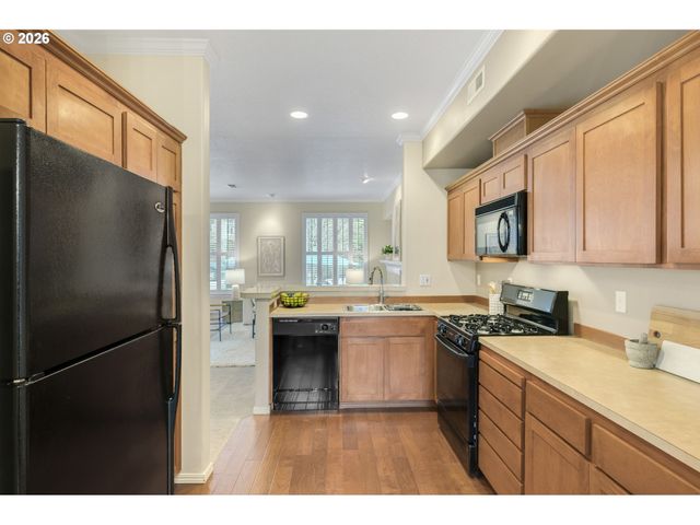 2886 Nw KENNEDY Ct, Portland, OR 97229