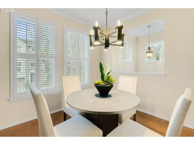 2886 Nw KENNEDY Ct, Portland, OR 97229