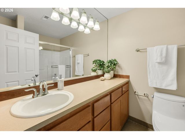 2886 Nw KENNEDY Ct, Portland, OR 97229