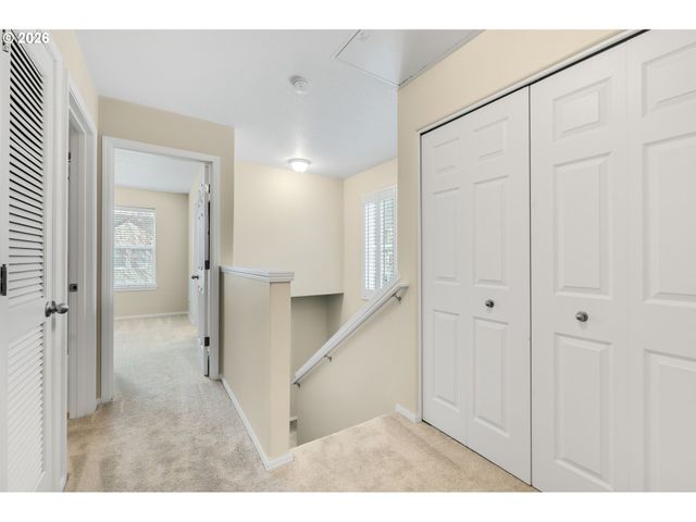 2886 Nw KENNEDY Ct, Portland, OR 97229