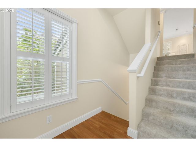 2886 Nw KENNEDY Ct, Portland, OR 97229